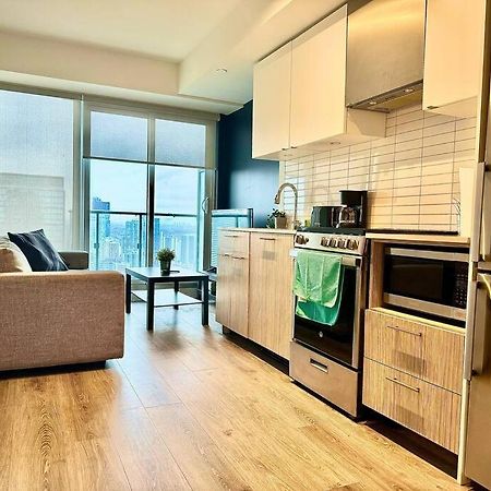 Cozy Condo Near Eatoncentre Mall โตรอนโต ภายนอก รูปภาพ