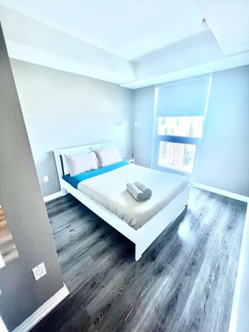 Cozy Condo Near Eatoncentre Mall โตรอนโต ภายนอก รูปภาพ